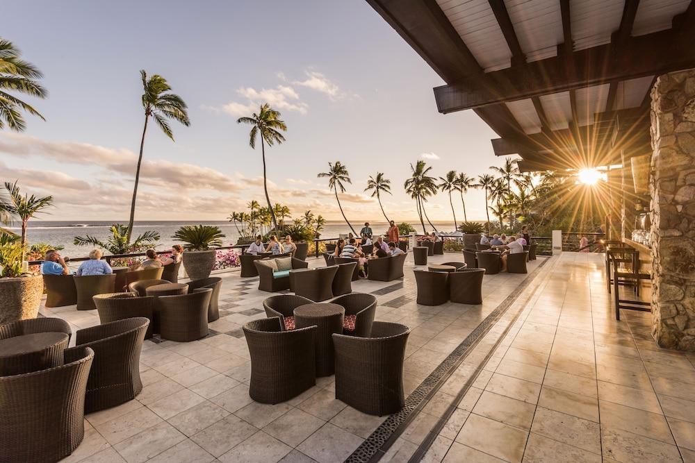 The Warwick Fiji Hotel Korolevu  Екстериор снимка Sunset at the Beach Bar