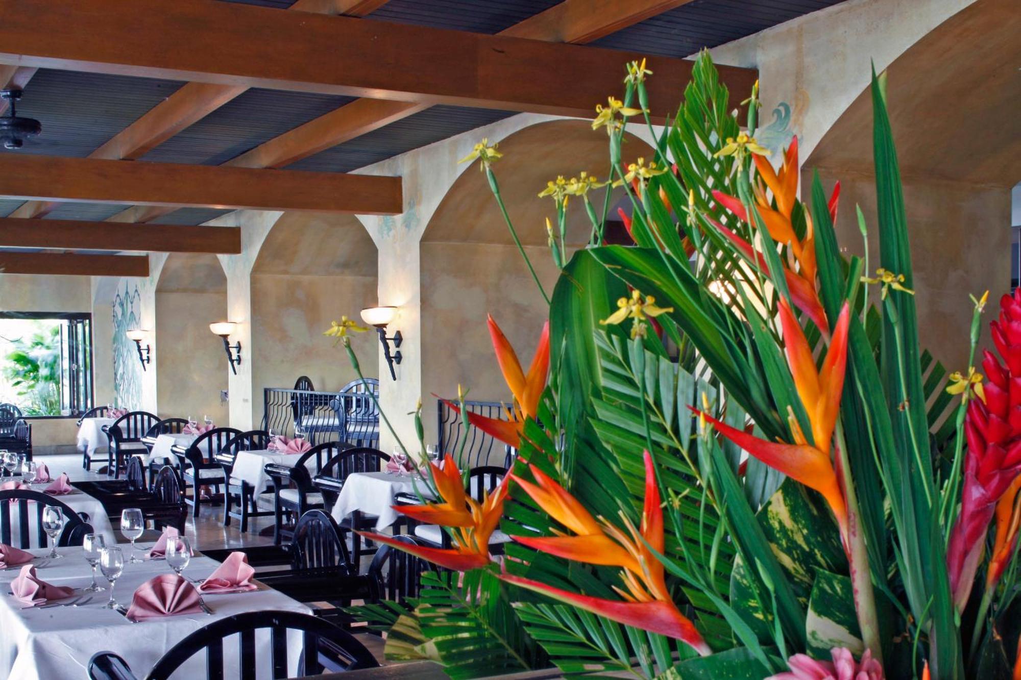The Warwick Fiji Hotel Korolevu  Екстериор снимка Interior of the restaurant
