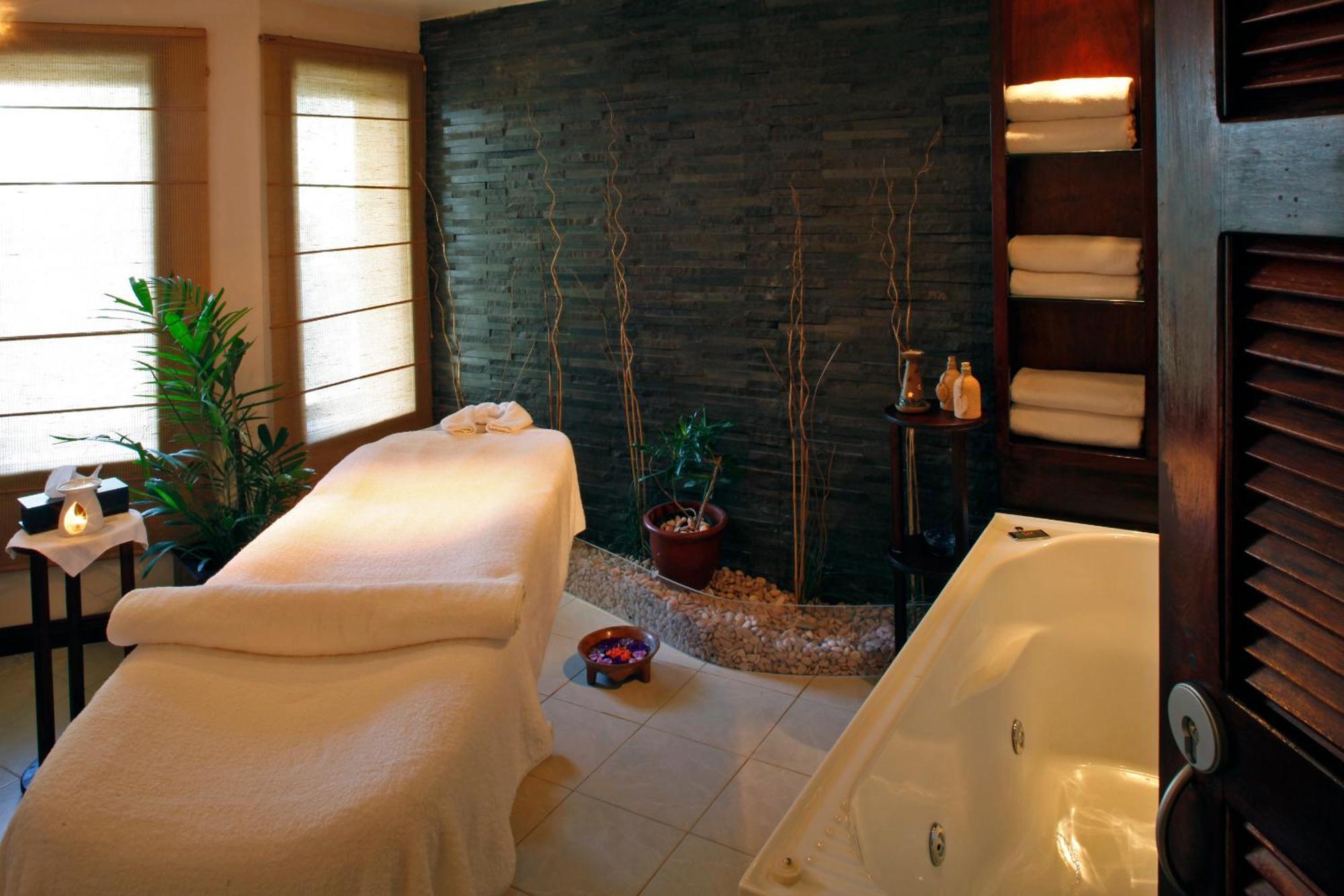 The Warwick Fiji Hotel Korolevu  Екстериор снимка A spa treatment room