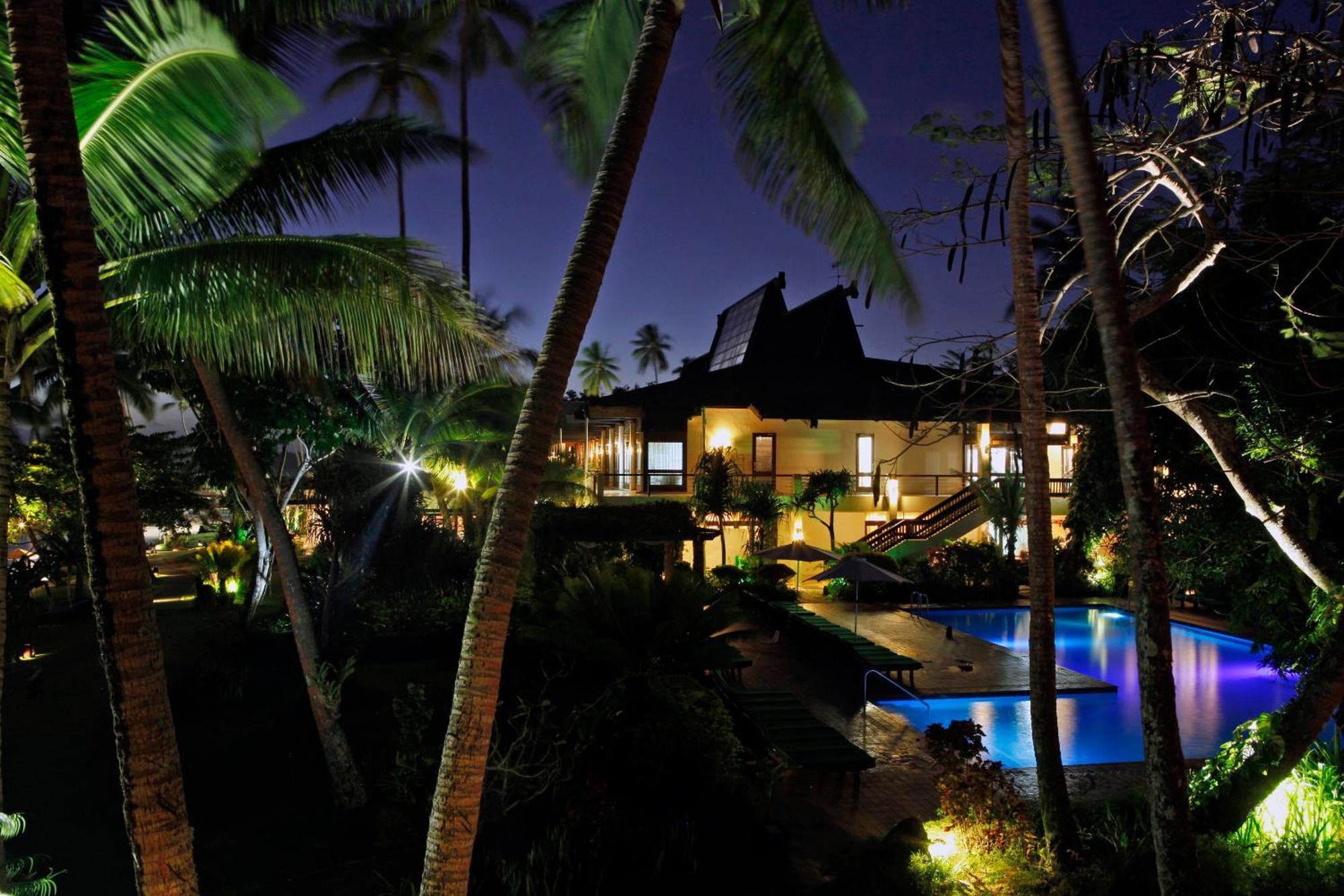 The Warwick Fiji Hotel Korolevu  Екстериор снимка The resort at night