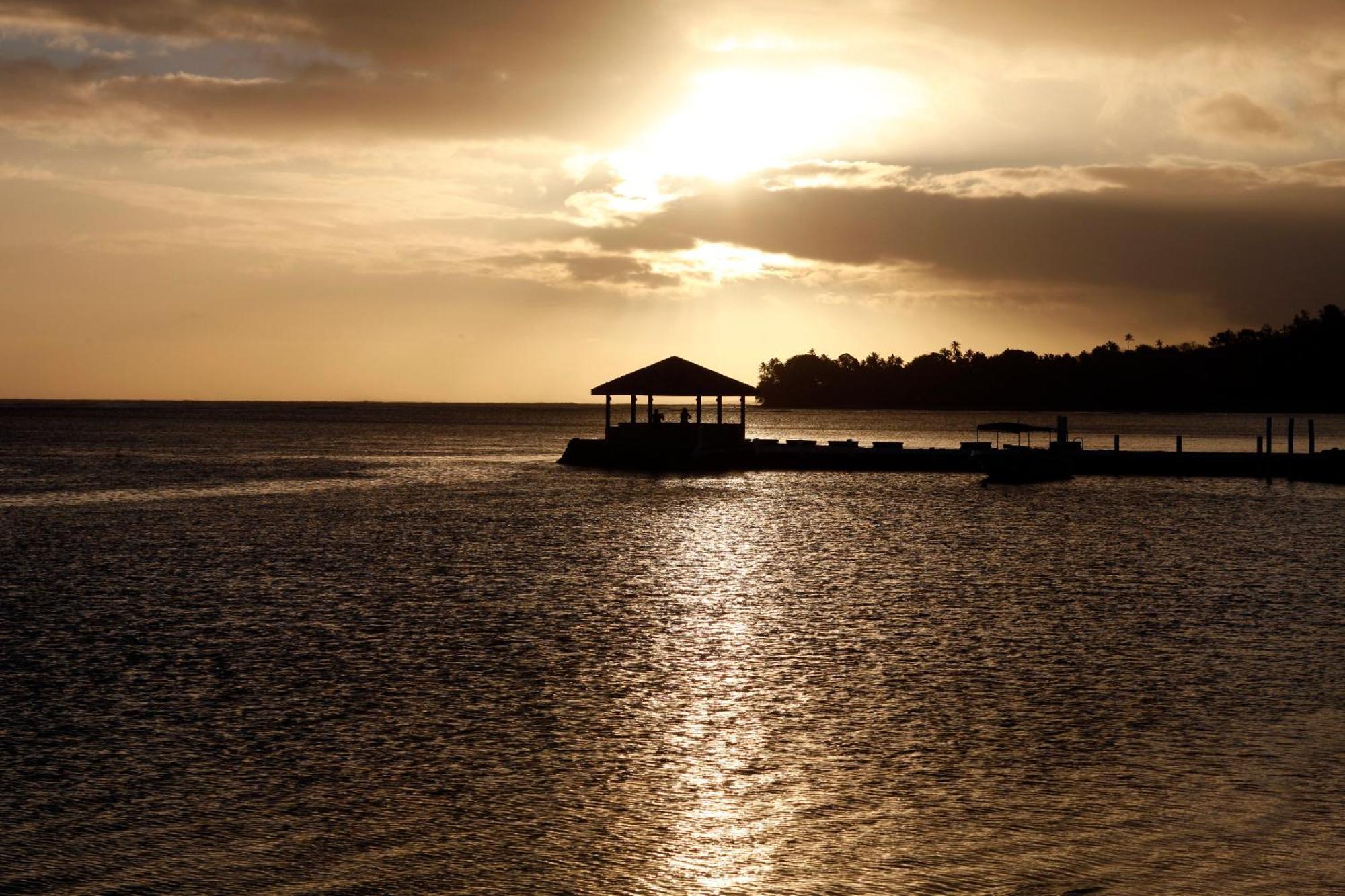 The Warwick Fiji Hotel Korolevu  Екстериор снимка Sunset at the beach